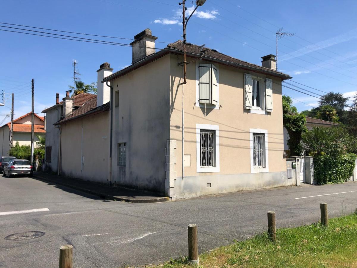 Petite Maison Avec Terrasse Jurancon Exterior photo